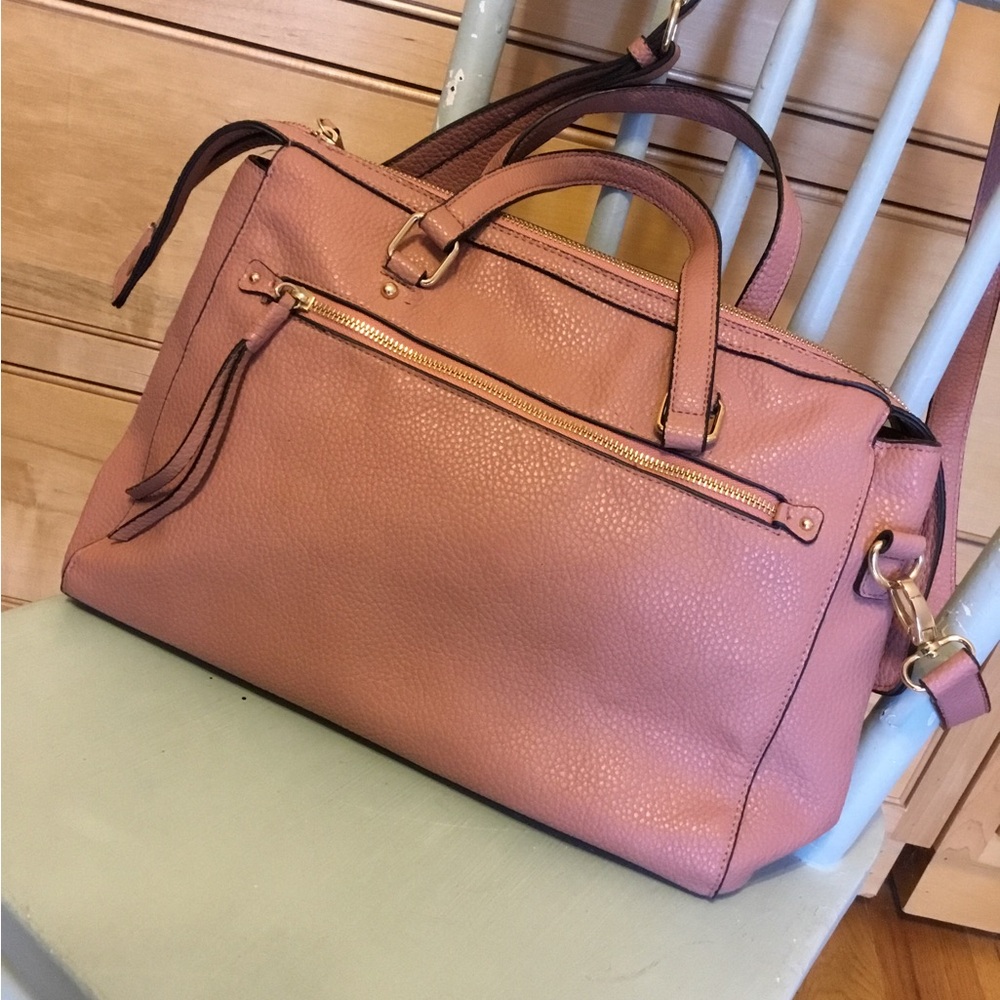 Dusty Rose cross body 14“ x 10“ large outside zipper pocket 3 interior pockets